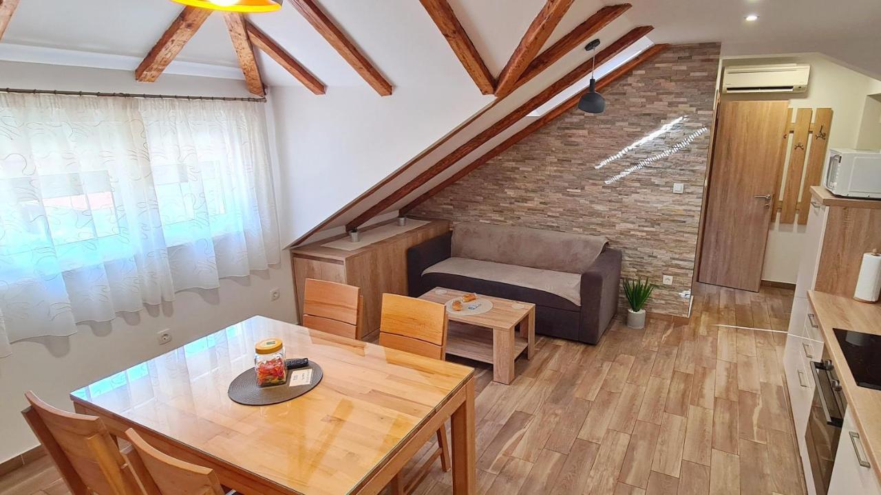 Attic Split Apartment Near City Centre Ngoại thất bức ảnh