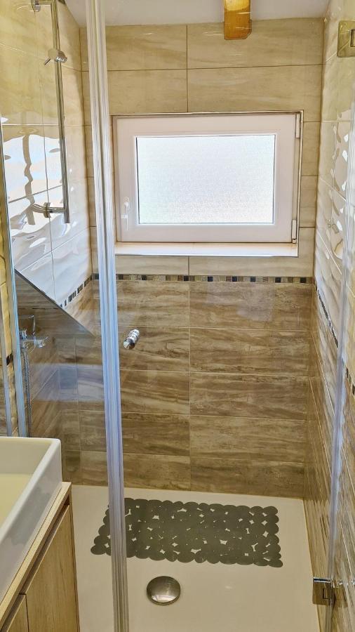 Attic Split Apartment Near City Centre Ngoại thất bức ảnh