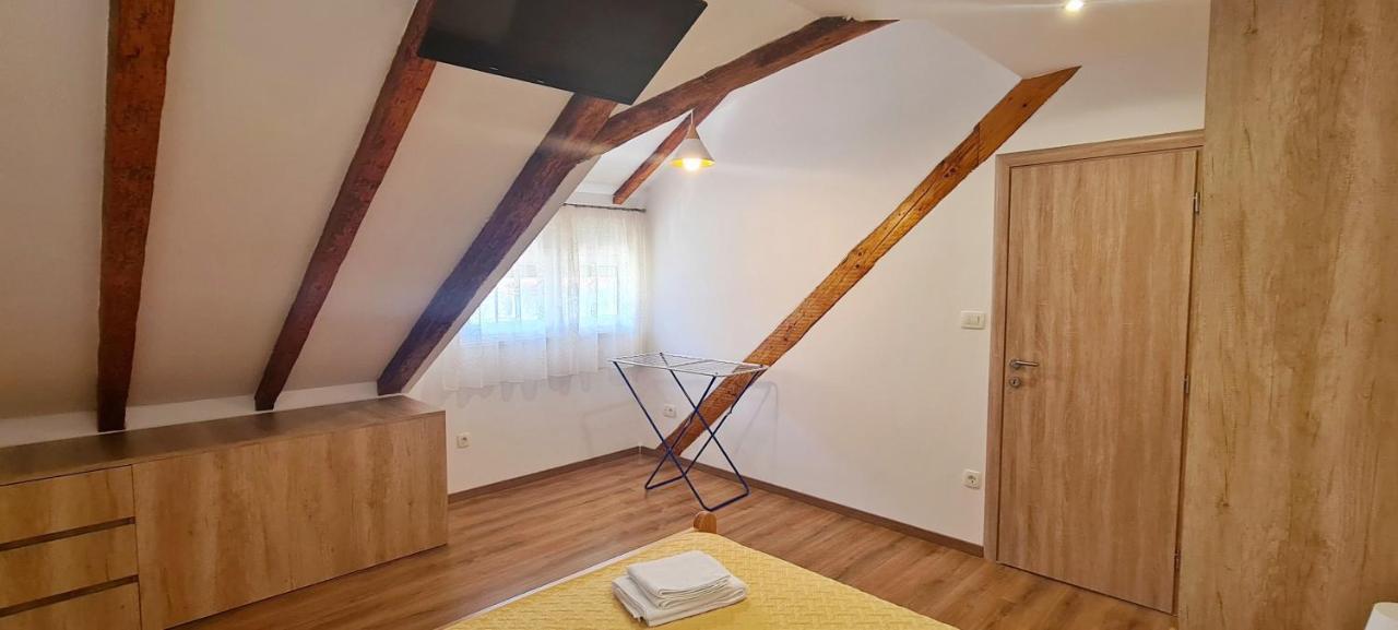 Attic Split Apartment Near City Centre Ngoại thất bức ảnh