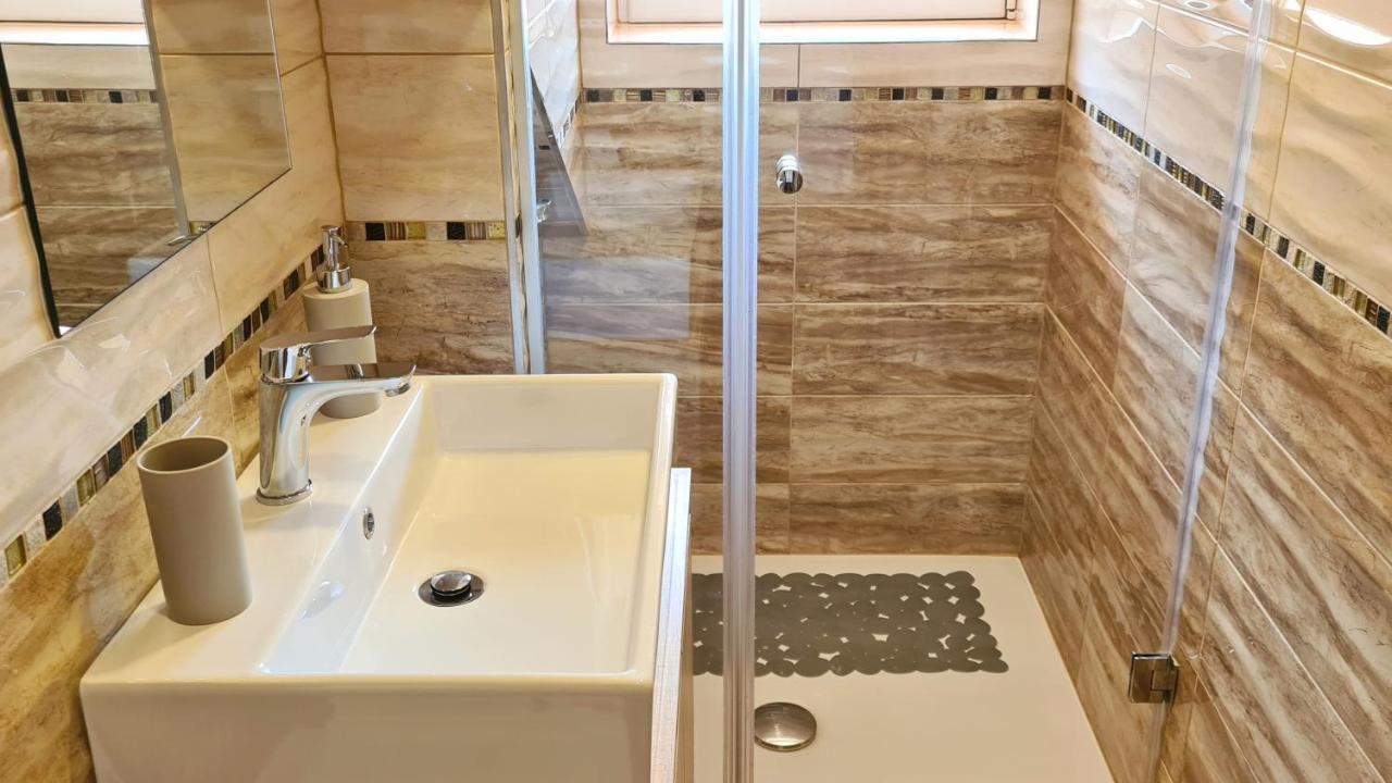 Attic Split Apartment Near City Centre Ngoại thất bức ảnh