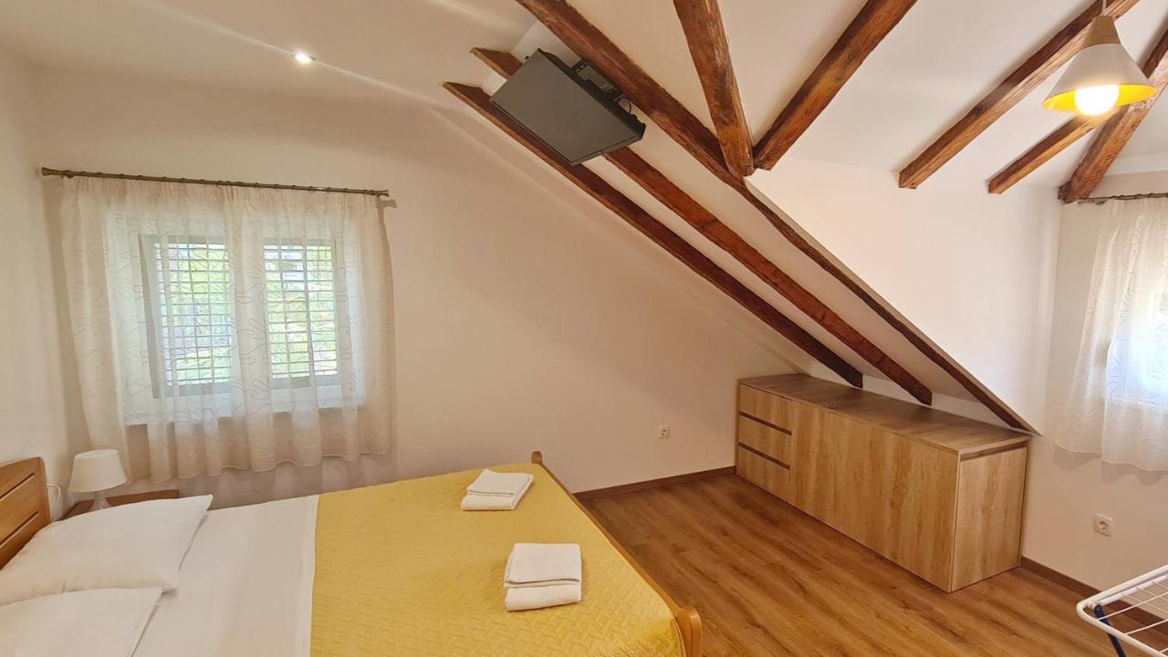 Attic Split Apartment Near City Centre Ngoại thất bức ảnh